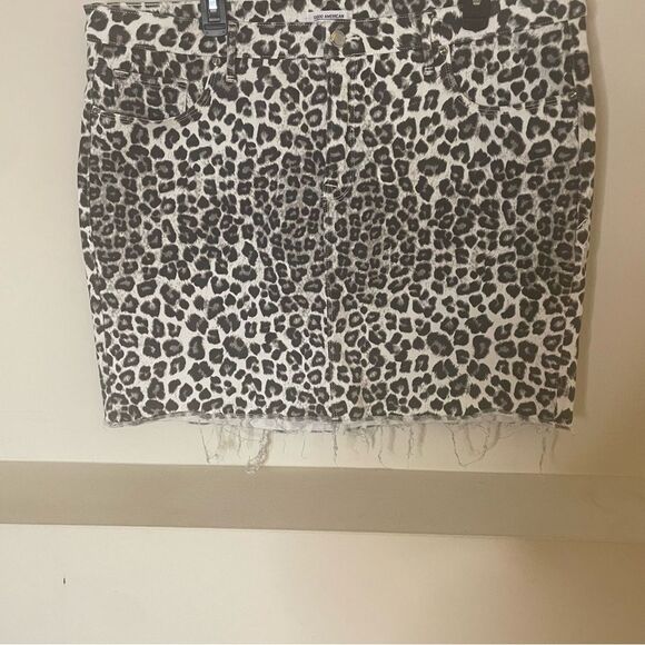 Good American Leopard Raw Hem Mini Skirt Size 18 | Curve-Hugging Statement Denim - Picture 9 of 14